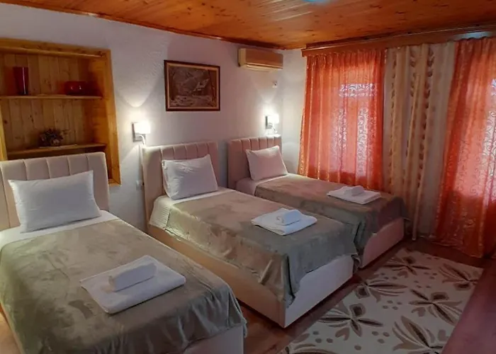 Ejona 招待所 Gjirokastër
