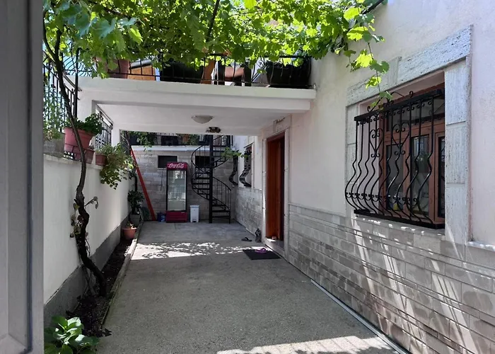 Affittacamere Ejona 3*